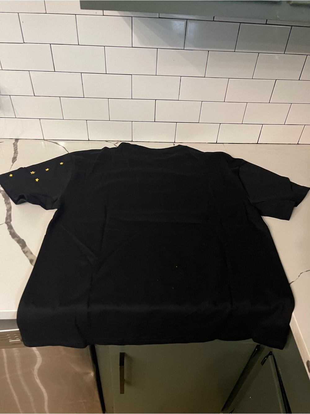 Men’s Graphic Design Tee Size L. - Picture 2 of 5